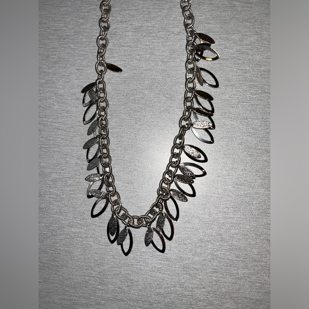 💜 Dangle Leaf Choker Necklace